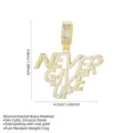 Detailansicht des vergoldeten Never Give Up Hip-Hop-Anhängers mit 5A+ Zirkonia-Steinen - NEVER GIVE UP Stil (09)