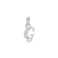 Dettaglio macro del ciondolo lettera G in argento con pietre di zirconia cubica - Lettera G (DZ-425) / Argento