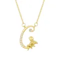 Detailopname van de 18K vergulde engel letter C hanger ketting met kleine zirkonia steentjes - Letter C (ZXL-009) / Goud