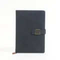 Taccuino A5 aziendale con copertina in ecopelle PU e fibbia di chiusura in bronzo vintage. - A5 / Nero