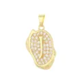 Gros plan d'un pendentif lettre J plaqué or 18 carats avec zircons de style hip hop - Pendentif Lettre J Seul (Sans Chaîne) / Or