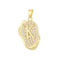 Vue détaillée d'un pendentif lettre K plaqué or 18 carats avec pierres en zircon - Pendentif Lettre K Seul (Sans Chaîne) / Or