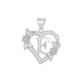 Nahaufnahme eines silbernen Herzanhängers mit vereistem Buchstaben F und Blumenakzenten - Buchstabe F / Nur Anhänger (Ohne Kette) / Silber