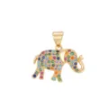 Primer plano de un colgante de elefante chapado en oro con piedras de circonita arcoíris. - Elefante de Circonia Colorida Dorada (01) / Dorado