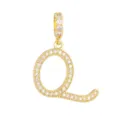 Détail macro du pendentif lettre Q plaqué or 18K avec oxyde de zirconium micro-pavé - Lettre Q (DZ-350) / Or