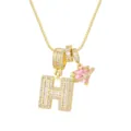Vue détaillée du collier plaqué or 18K avec pendentif lettre H et cœur en zircon rose - Style Lettre H / Chaîne Boîte 45+5cm / Or