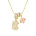 Détail du collier plaqué or 18 carats avec lettre K glacée et pendentif cœur rose - Style Lettre K / Chaîne Boîte 45+5cm / Or