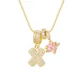 Gros plan sur l'initiale 'X' plaquée or 18 carats et charms planète cœur rose avec zircons. - Style Lettre X / Chaîne Boîte 45+5cm / Or
