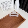 Grande pince à cheveux mate couleur gelée pour cheveux épais accessoire élégant - 8.5cm / Carré Blanc Brume