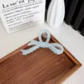Pince à cheveux élégante en forme de nœud bleu clair glacé pour cheveux épais - Nœud papillon / 11.5cm / Bleu Brume
