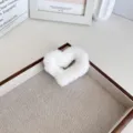 Pince à cheveux élégante en peluche blanche en forme de cœur pour coiffures d'automne chic - M / Cœur Blanc Cassé
