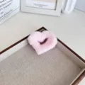 Pince à cheveux cœur en peluche rose douce pour des coiffures d'automne et d'hiver élégantes - M / Coeur Rose Clair