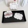 Cartes de présentation blanches pour barrettes avec design de mode - Style 1 (B008) / Environ 100 Pièces (Sans Sacs)