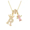 Elegante vergoldete Halskette mit einem Kristall-R-Anhänger mit Krone und rosa Schmuckstein - Gold R (Anhänger + Boxkette)