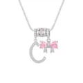Versilberte Buchstabe C Halskette mit rosa Kristallschleife und Zirkonia - Buchstabe C / Anhänger + Boxkette / Silber