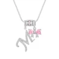 Zierliche versilberte Halskette mit Buchstabe M, rosa Herzschleife und Zirkonia - Buchstabe M / Anhänger + Boxkette / Silber