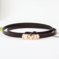 Smalle leren damesriem met gouden roterende gesp minimalistisch tailleaccessoire - koffiekleur