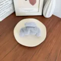Pince à cheveux en peluche grise douce pour une coiffure d'hiver élégante - Gris