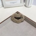 Pince à cheveux cœur en peluche kaki pour des styles d'automne et d'hiver tendance - Cœur / Chameau