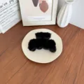 Élégante pince à cheveux en peluche noire pour coiffures d'automne et d'hiver chic - Noir