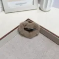 Barrette à cheveux en peluche marron en forme de cœur pour les coiffures d'hiver - Cœur / Kaki