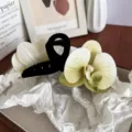 Grande pince à cheveux fleur d'orchidée blanche élégante avec perle pour cheveux épais - Pince Orchidée / Vert Forêt