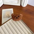 Broche tête d'ours en peluche marron pour accessoires de vêtements et sacs - Style Ouverture Arrière / Couleur caramel