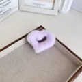 Pince à cheveux élégante en peluche violette en forme de cœur pour les coiffures d'hiver. - M / Cœur Violet