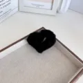 Pince à cheveux cœur en peluche noire douce pour un style automne-hiver - M / Coeur Noir