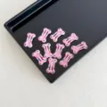 Lindas mini pinzas para el cabello en forma de hueso rosa con lunares para niños y mascotas - Rosa con Lunares