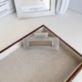 Grande pince à cheveux carrée minimaliste avec une finition mate grise translucide chic - Grand Carreaux / 10.5cm / Gris Gelée