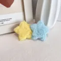 Set aus niedlichen plüschigen sternförmigen Haarspangen in Gelb und Hellblau für Mädchen - Gelb+Blau