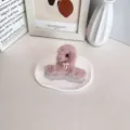 Pince à cheveux en peluche rose avec un nœud style balletcore - Rose Poudré