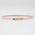 Cintura sottile rosa da donna con elegante fibbia di fiore in perla e strass. - Rosa