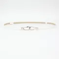 Cintura sottile da donna in vera pelle bianca con elegante fibbia a gancio in metallo argentato. - Bianco
