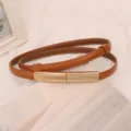 Elegante cintura sottile in vera pelle marrone per donna con fibbia in metallo dorato - Marrone chiaro