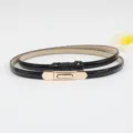 Cintura sottile in vera pelle verniciata nera dettaglio con fibbia dorata minimalista - Nero