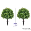 Detail van 60cm kunstmatige buxusbol met grondpen voor decoratie in de buitentuin - Buxusbal Topiary / 2 Stuks/Verpakking