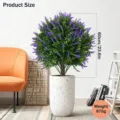 Dettaglio pianta artificiale di lavanda da 60 cm in vaso bianco punteggiato per decoro - Topiaria a Palla di Lavanda / Confezione da 1 pezzo