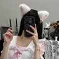 Plüsch Katzenohr Detail mit süßer kleiner Glocke und rosa Schleife für Cosplay und Anime. - Weiß mit rosa Futter