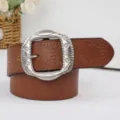 Cintura in pelle marrone retrò con fibbia in metallo argentato e motivo floreale. - 105cm / Kaki