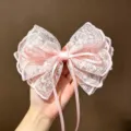 Detalle de pinza de pelo con lazo de encaje rosa, lindo accesorio de cinta para mujeres y niñas. - Rosa Sakura