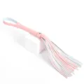 Frusta flogger in ecopelle rosa con design a frange, ideale per cosplay e giochi. - Frusta con Nappe Colore Macaron