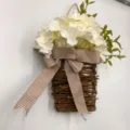 Künstlicher Frühlings-Hortensien-Blumenkorb-Kranz für die Haustür-Wanddekoration - Weißer Hortensien-Stil (Mit Gepunktetem Band) / Weiß