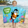 Schnelltrocknendes Mikrofaser Strandtuch mit süßem tauchendem Pinguin Design für Kinder - 80*130cm / Blauer Pinguin Tauch-Stil (STJ202616)