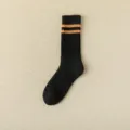 Schwarze thermische Herren Sport Socken mit Fleecefutter und goldenen Doppelstreifen. - Schwarz