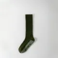 Calze da yoga lunghe verde scuro da donna, al polpaccio con fondo in spugna spessa e suola antiscivolo. - Verde