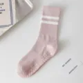 Rosa mittelhohe Pilates Socken mit weißen Streifen und Anti-Rutsch-Noppen für Yoga Sport. - Einheitsgröße (Größe 36-43) / Rosa