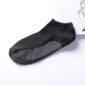 Black anti-slip yoga socks with white grip dots for men fitness exercise floor use - One Size / Black