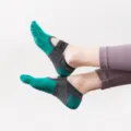 Green non-slip five toe yoga socks with grip for pilates fitness floor workouts breathable - One Size / Green